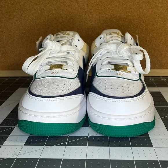 Nike Af1 shadow brand new
White/Malachite/Sesame/Midnight Navy
NWOT - Picture 9 of 13
